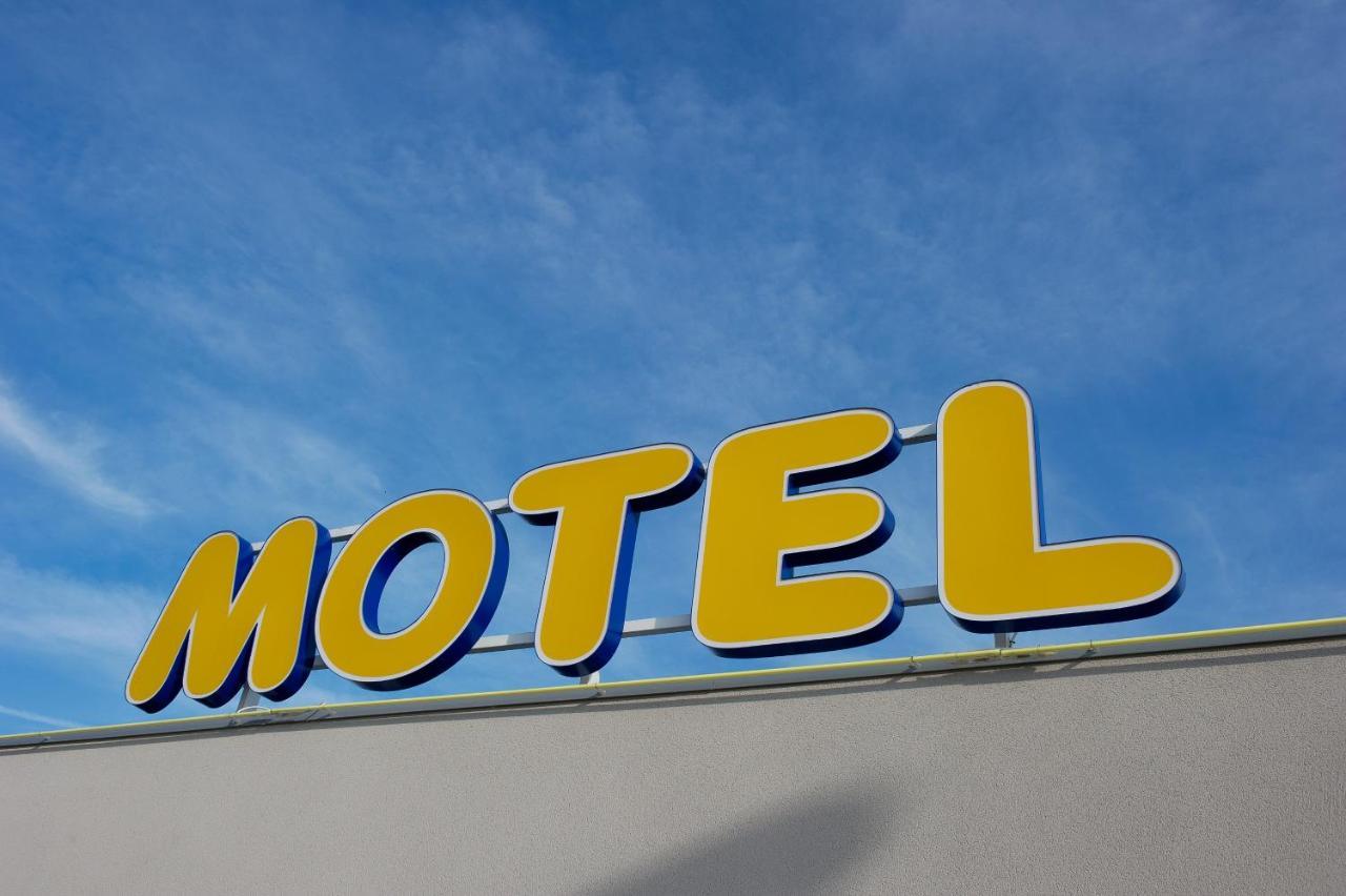 Ace Hotel Travel Athee Sur Cher Exterior photo